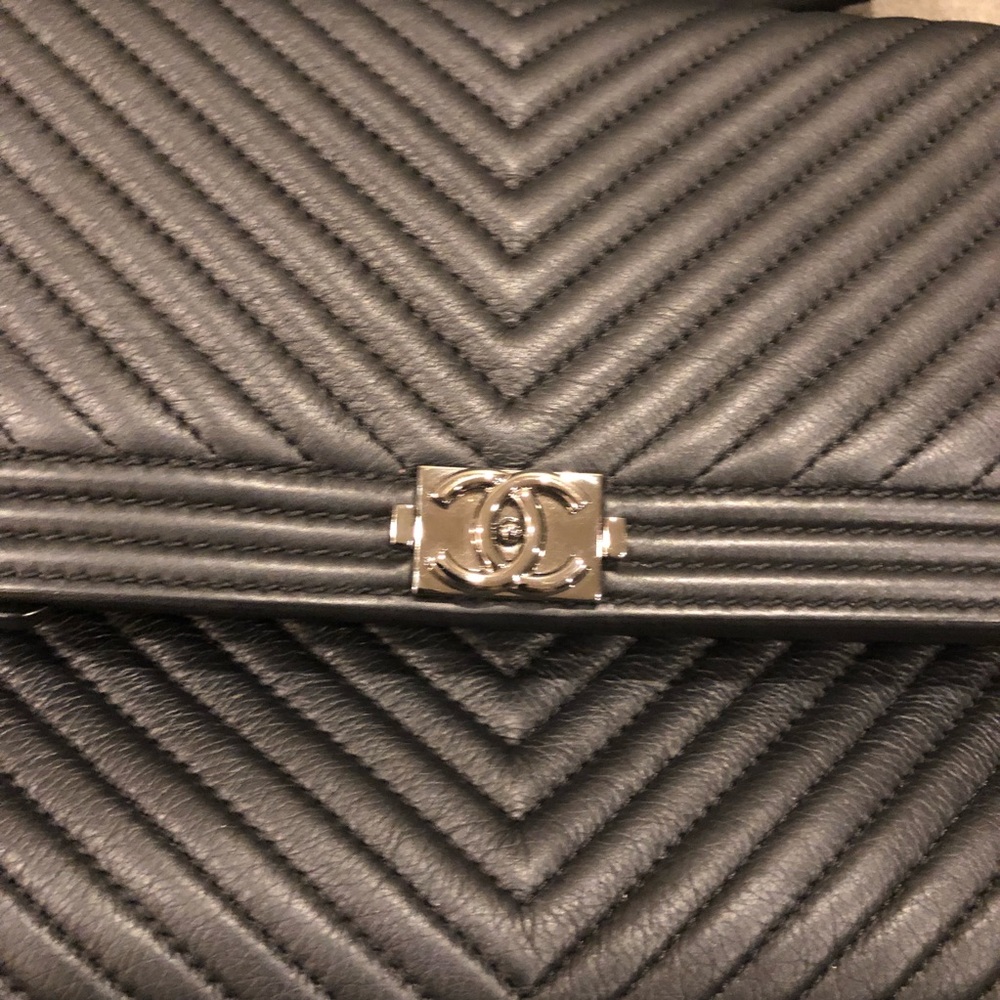 โช๏ธSOLDโช๏ธCHANEL Foldover Clutch - Picture 5 of 8